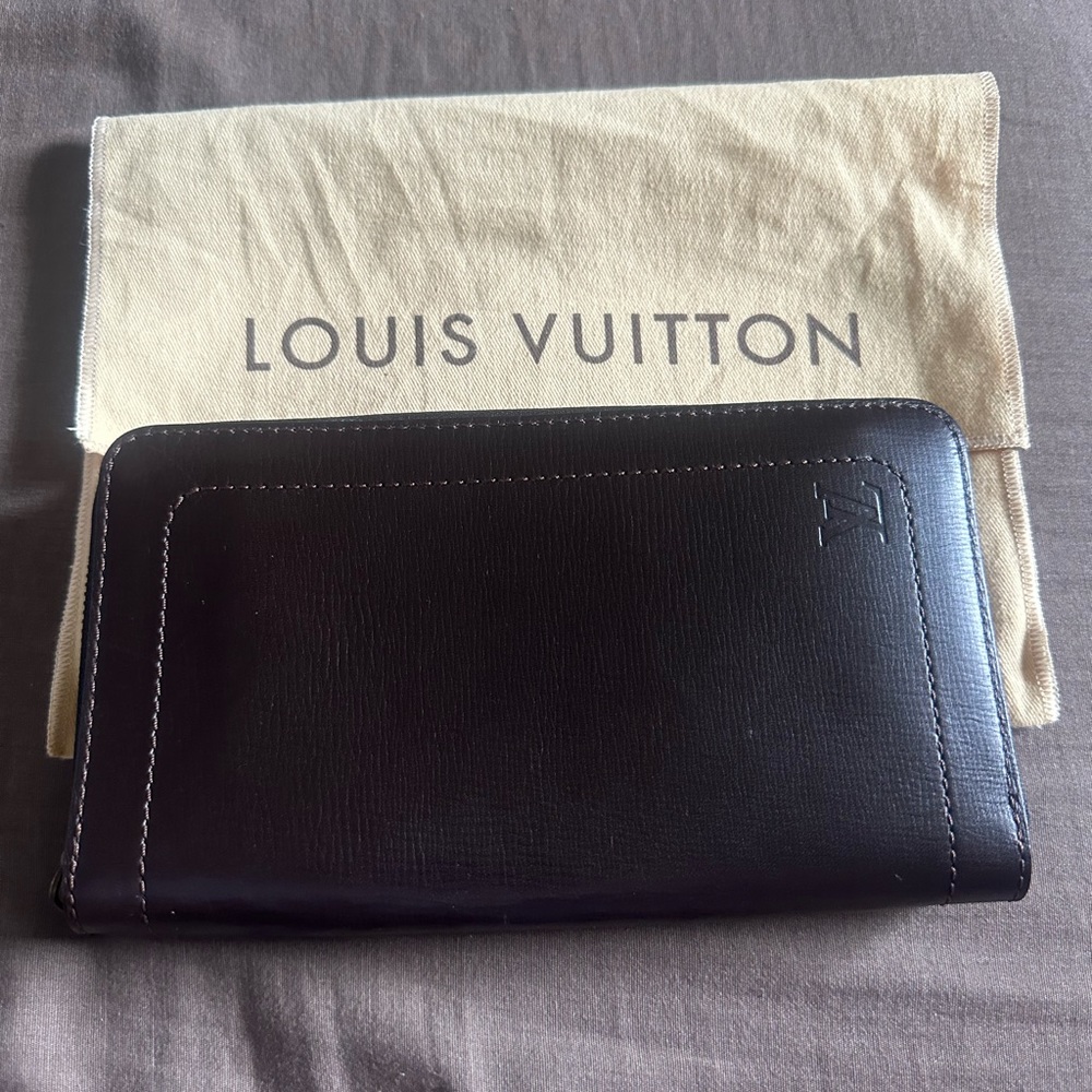 Authentic Louis Vuitton Utah organizer wallet fits phone,checks ,small planner